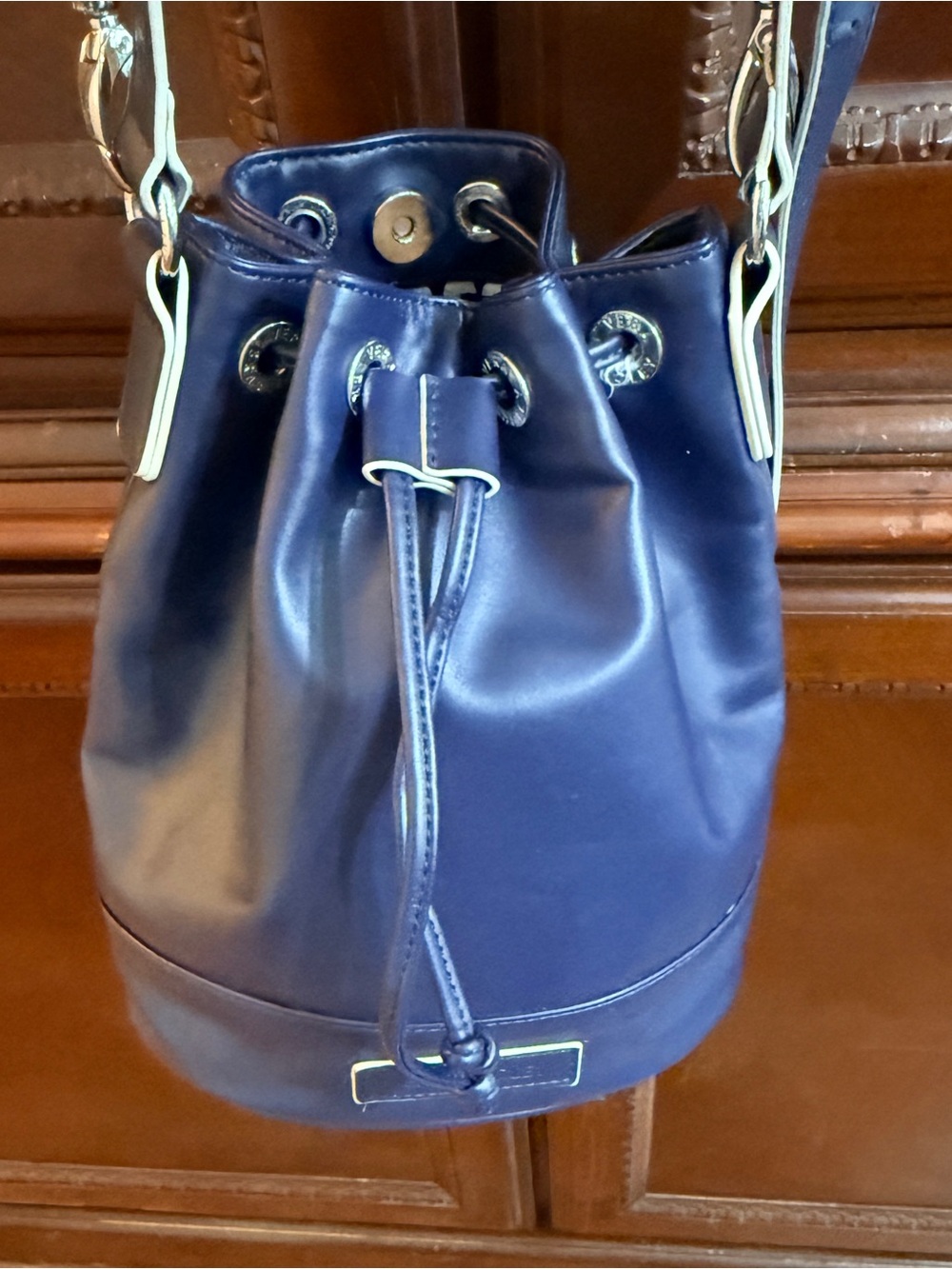 Vera Bradley NWOT Vegan leather Navy
Bucket/crossbody bag w/ 
Silver Hardware - Picture 5 of 13